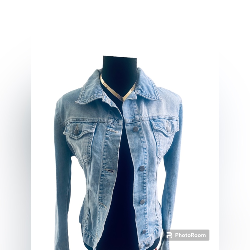 Jean Jacketsize Mused Featuring- White Embroidery Detailing View 2